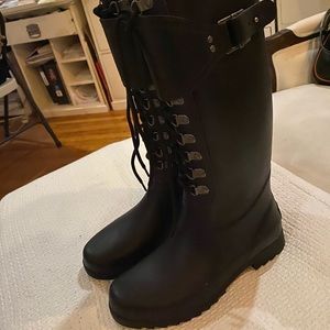 UGG RAIN BOOTS SIZE 6